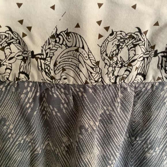 CREAM Blouse. Long Sleeve Blouse. Boho grey neutral pattern - Picture 4 of 10